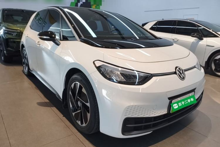 Used Volkswagen ID.3 2024 Outstanding Edition Front Right 45 Deg