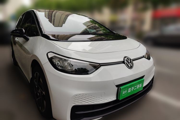 Used Volkswagen ID.3 2024 Pure & Smart Edition Front Right 45 Deg