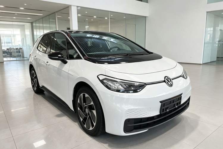 Used Volkswagen ID.3 2024 Outstanding Edition Front Right 45 Deg