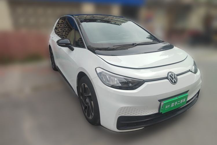 Used Volkswagen ID.3 2024 Pure & Smart Edition Front Right 45 Deg
