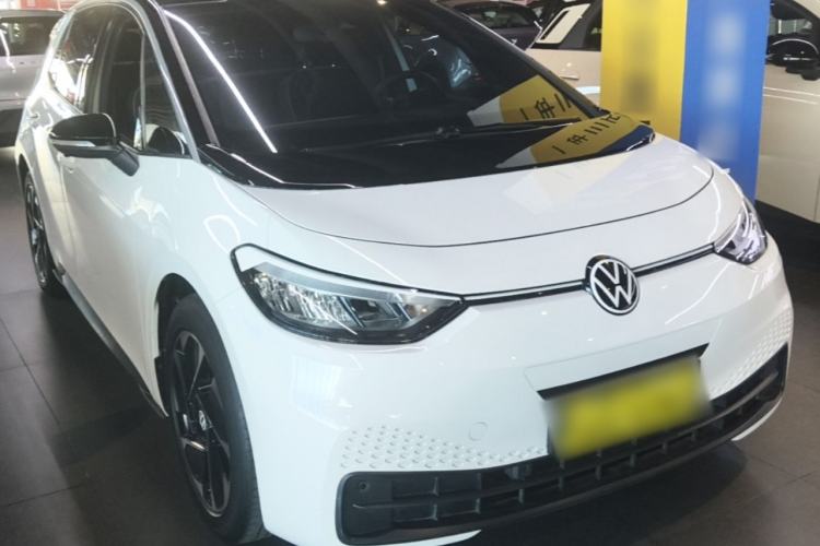 Used Volkswagen ID.3 2024 Pure & Smart Edition Front Right 45 Deg