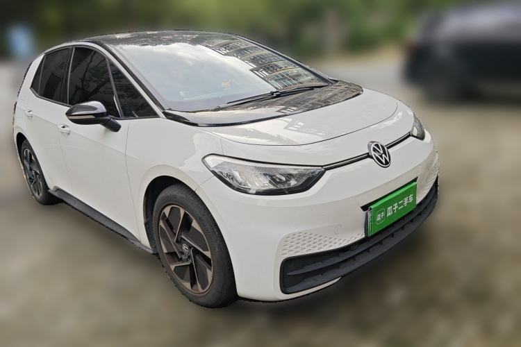 Used Volkswagen ID.3 2024 Pure & Smart Edition Front Right 45 Deg
