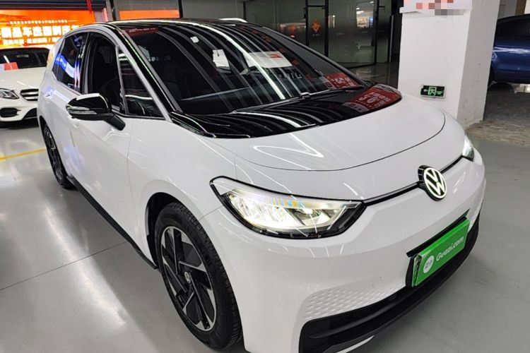 Used Volkswagen ID.3 2024 Pure & Smart Edition Front Right 45 Deg