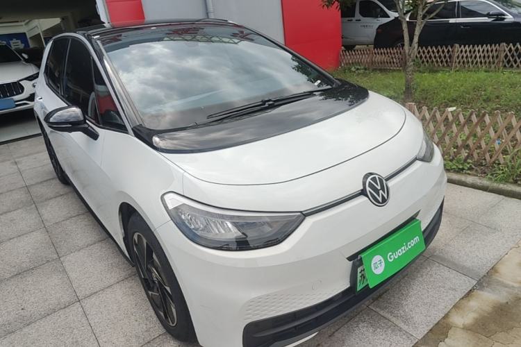 Used Volkswagen ID.3 2024 Pure & Smart Edition Front Right 45 Deg