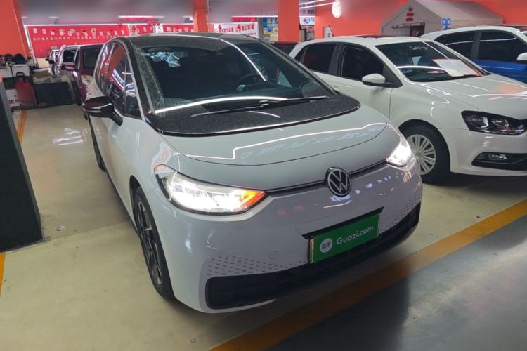 Used Volkswagen ID.3 2024 Pure & Smart Edition Front Right 45 Deg