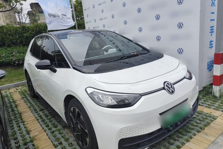 Used Volkswagen ID.3 2024 Pure & Smart Edition Front Right 45 Deg