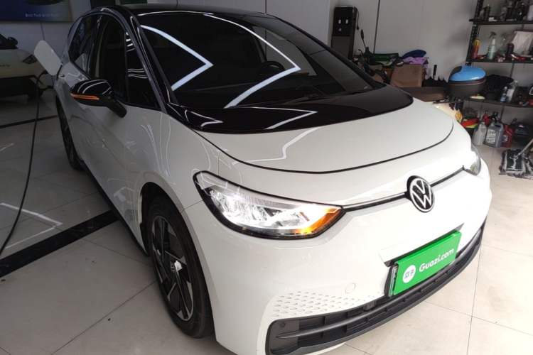 Used Volkswagen ID.3 2024 Outstanding Edition Front Right 45 Deg