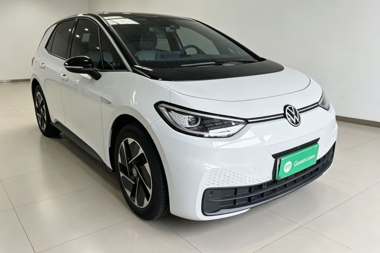 Used Volkswagen ID.3 2024 Intelligent Edition Front Right 45 Deg