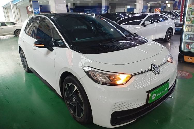 Used Volkswagen ID.3 2024 Pure & Smart Edition Front Right 45 Deg