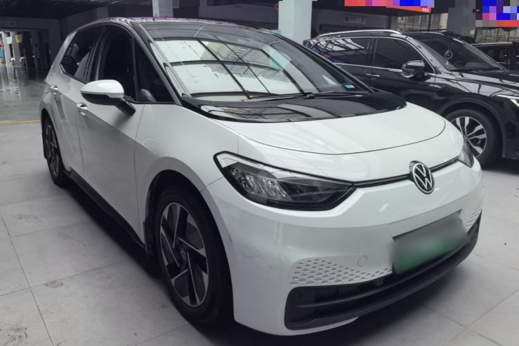 Used Volkswagen ID.3 2024 Outstanding Edition Front Right 45 Deg