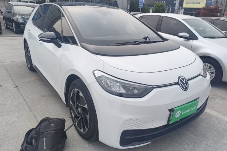 Used Volkswagen ID.3 2024 Pure & Smart Edition Front Right 45 Deg