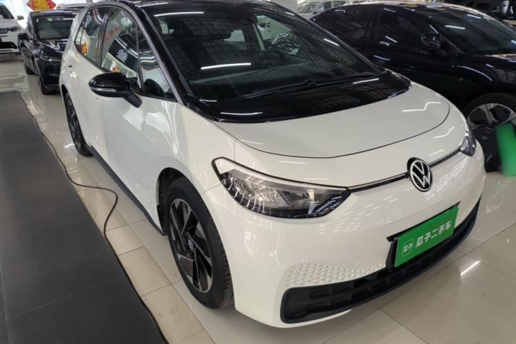 Used Volkswagen ID.3 2024 Pure & Smart Edition Front Right 45 Deg