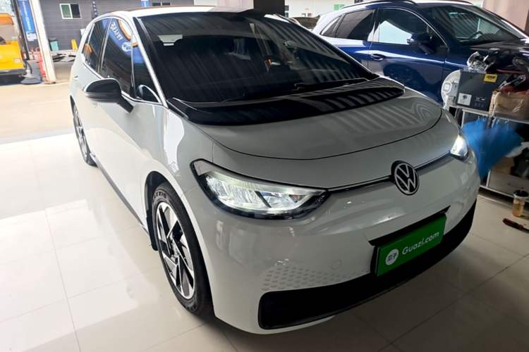 Used Volkswagen ID.3 2024 Pure & Smart Edition Front Right 45 Deg