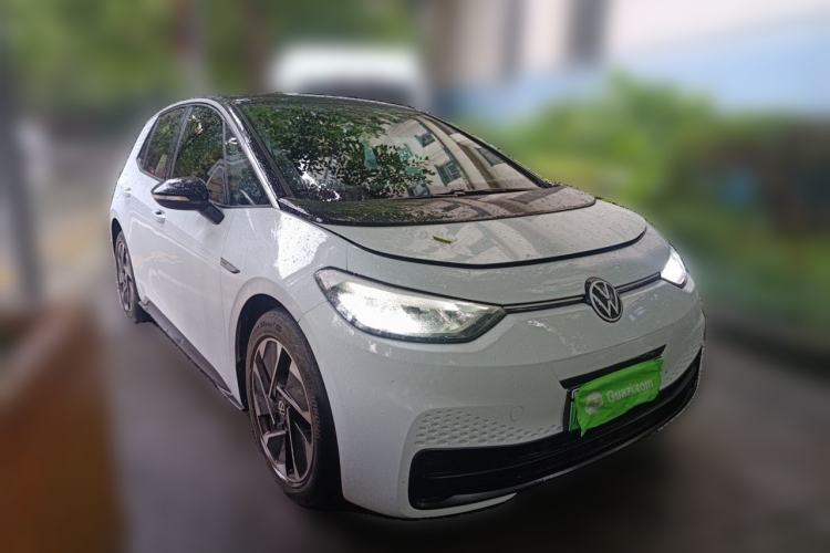 Used Volkswagen ID.3 2024 Outstanding Edition Front Right 45 Deg