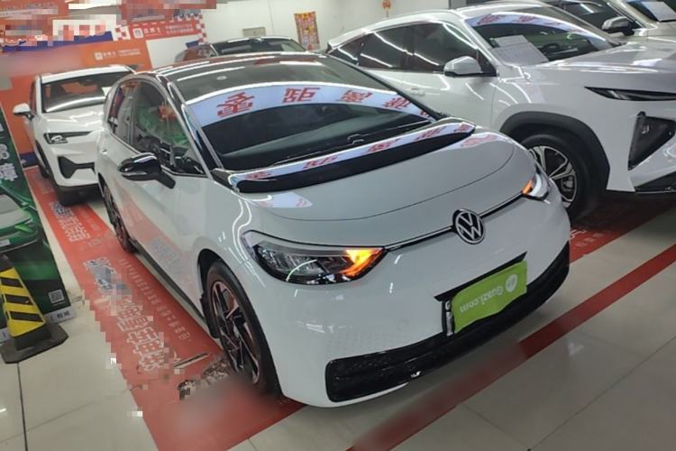 Used Volkswagen ID.3 2024 Pure & Smart Edition Front Right 45 Deg