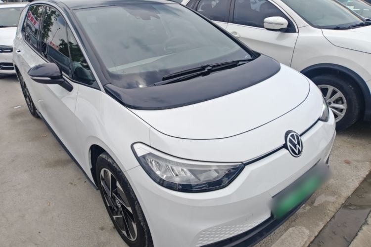 Used Volkswagen ID.3 2024 Outstanding Edition Front Right 45 Deg