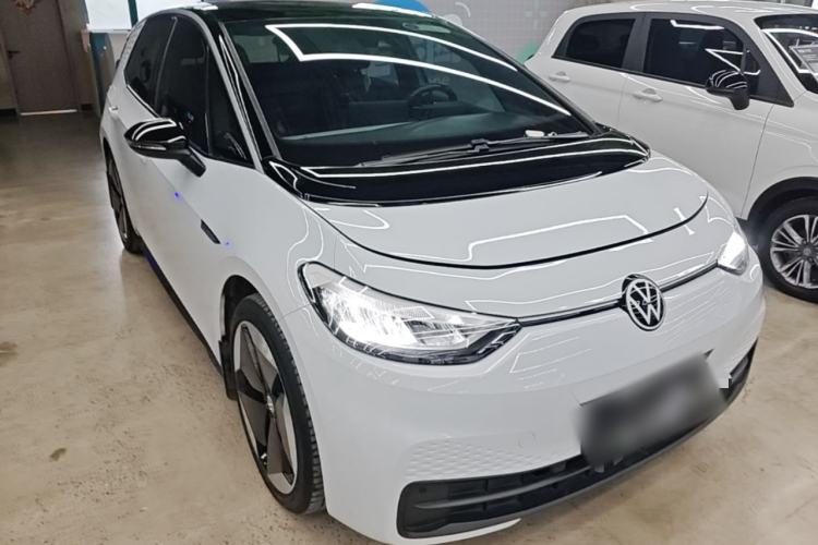 Used Volkswagen ID.3 2024 Pure & Smart Edition Front Right 45 Deg
