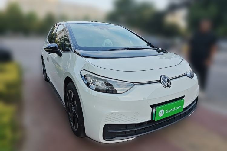 Used Volkswagen ID.3 2024 Outstanding Edition Front Right 45 Deg