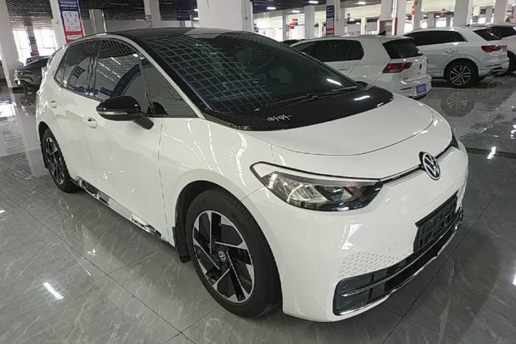 Used Volkswagen ID.3 2024 Pure & Smart Edition Front Right 45 Deg