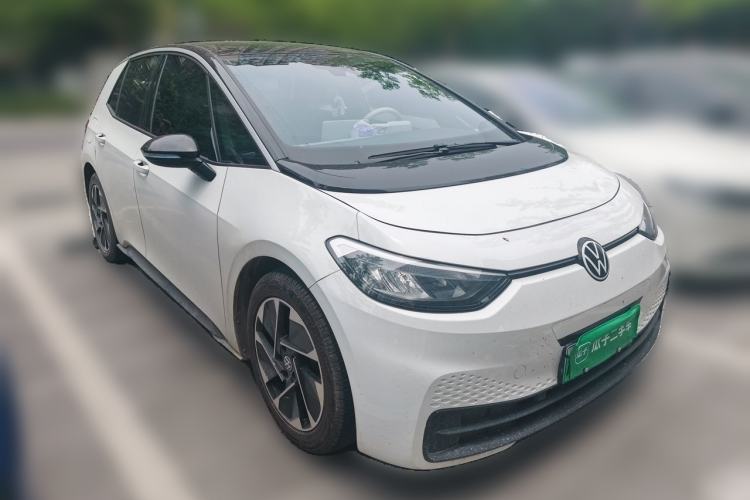 Used Volkswagen ID.3 2024 Outstanding Edition Front Right 45 Deg