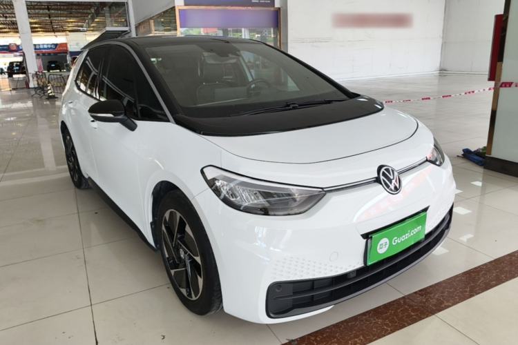Used Volkswagen ID.3 2024 Outstanding Edition Front Right 45 Deg