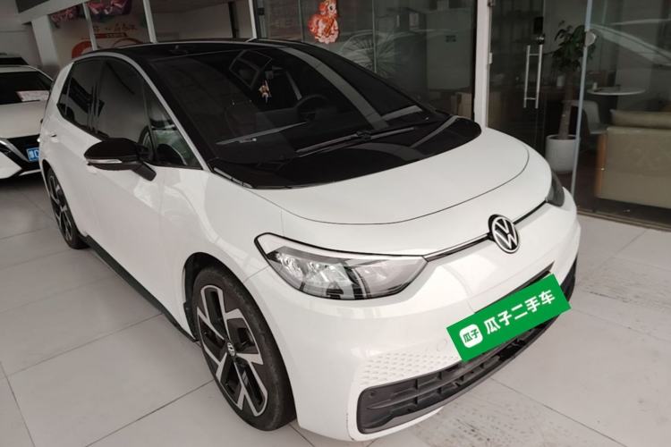 Used Volkswagen ID.3 2024 Pure & Smart Edition Front Right 45 Deg