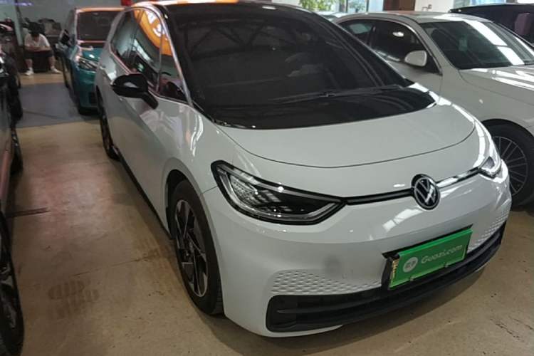 Used Volkswagen ID.3 2024 Intelligent Edition Front Right 45 Deg