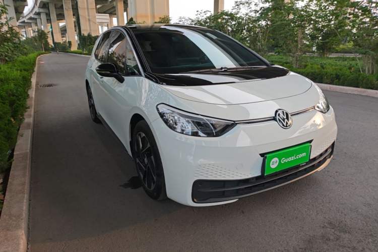 Used Volkswagen ID.3 2024 Outstanding Edition Front Right 45 Deg