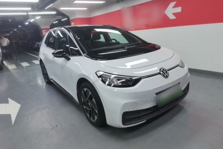 Used Volkswagen ID.3 2024 Outstanding Edition Front Right 45 Deg