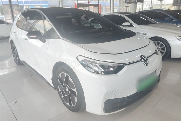 Used Volkswagen ID.3 2024 Pure & Smart Edition Front Right 45 Deg