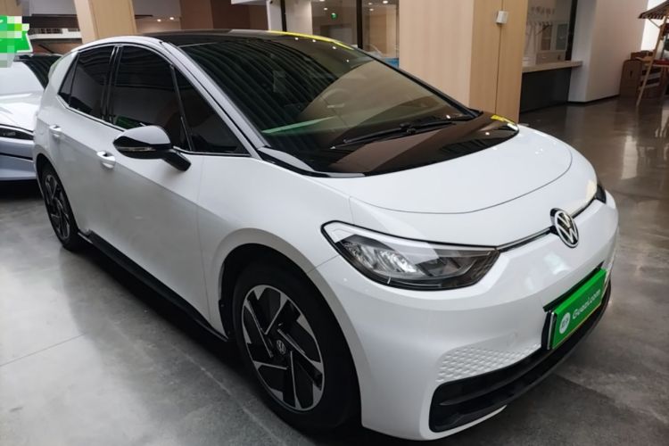 Used Volkswagen ID.3 2024 Pure & Smart Edition Front Right 45 Deg
