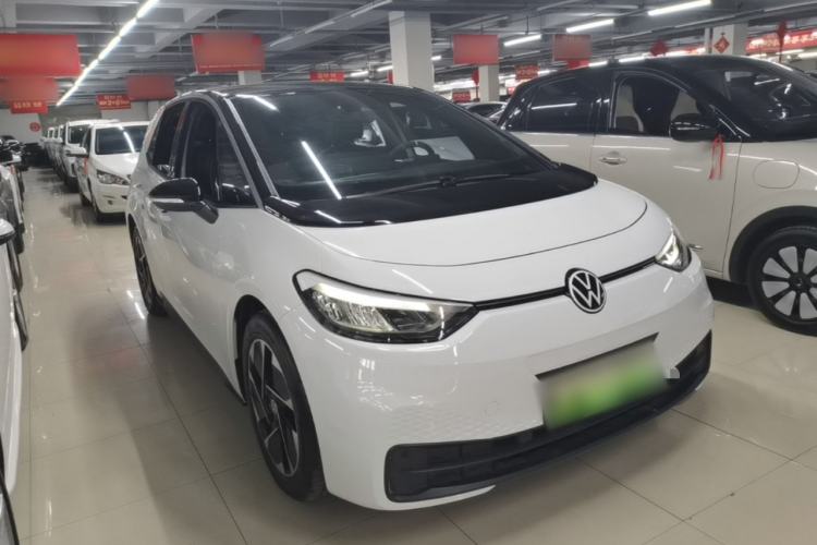 Used Volkswagen ID.3 2024 Pure & Smart Edition Front Right 45 Deg