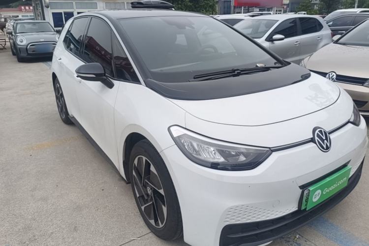 Used Volkswagen ID.3 2024 Pure & Smart Edition Front Right 45 Deg