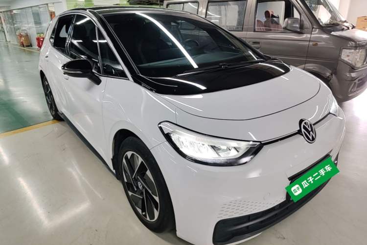 Used Volkswagen ID.3 2024 Pure & Smart Edition Front Right 45 Deg