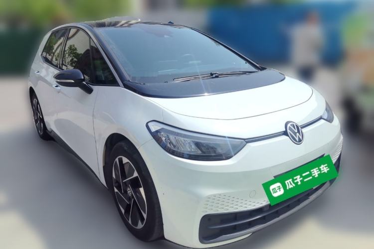 Used Volkswagen ID.3 2024 Outstanding Edition Front Right 45 Deg
