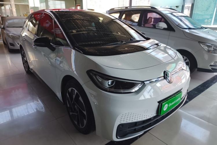 Used Volkswagen ID.3 2024 Intelligent Edition Front Right 45 Deg