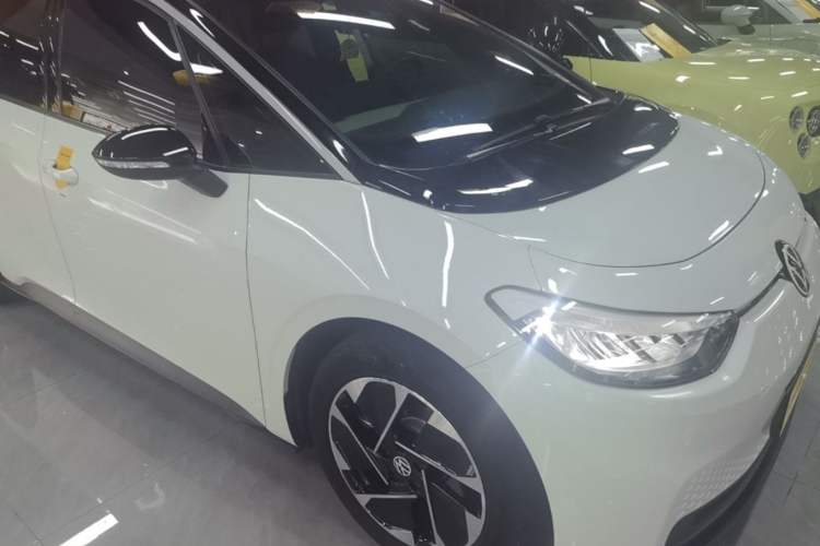 Used Volkswagen ID.3 2024 Pure & Smart Edition Front Right 45 Deg