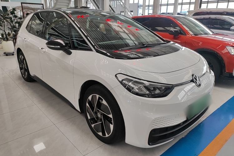 Used Volkswagen ID.3 2024 Outstanding Edition Front Right 45 Deg