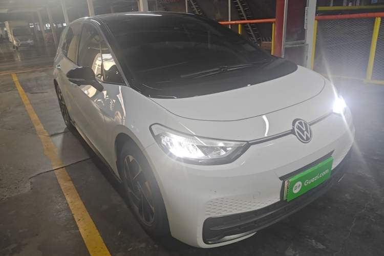 Used Volkswagen ID.3 2024 Pure & Smart Edition Front Right 45 Deg