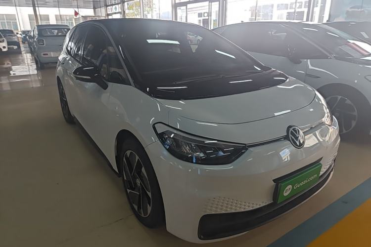 Used Volkswagen ID.3 2024 Pure & Smart Edition Front Right 45 Deg