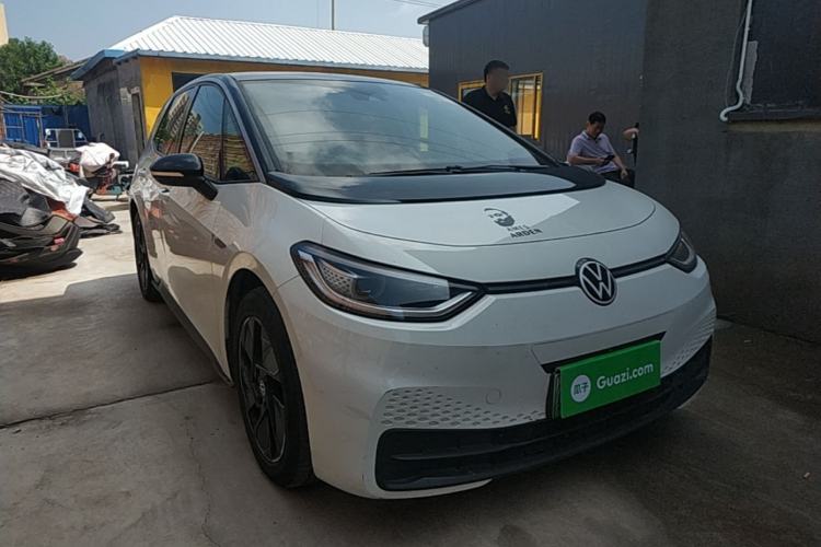 Used Volkswagen ID.3 2024 Intelligent Edition Front Right 45 Deg