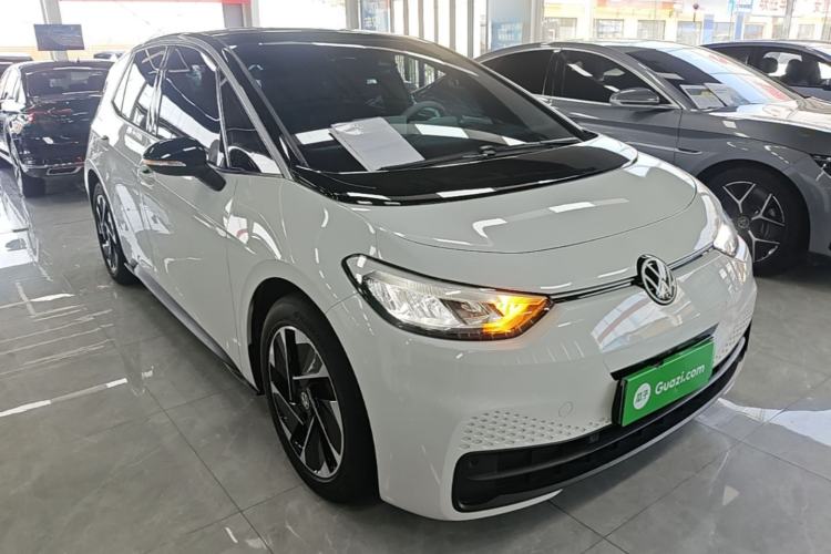 Used Volkswagen ID.3 2024 Outstanding Edition Front Right 45 Deg