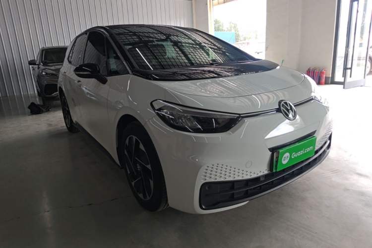Used Volkswagen ID.3 2024 Pure & Smart Edition Front Right 45 Deg
