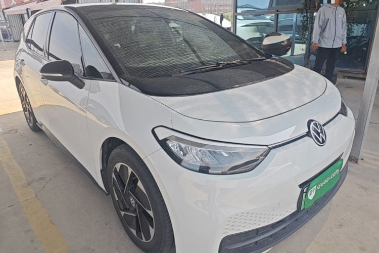 Used Volkswagen ID.3 2024 Pure & Smart Edition Front Right 45 Deg