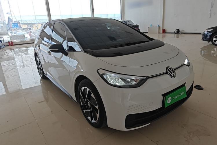Used Volkswagen ID.3 2024 Pure & Smart Edition Front Right 45 Deg