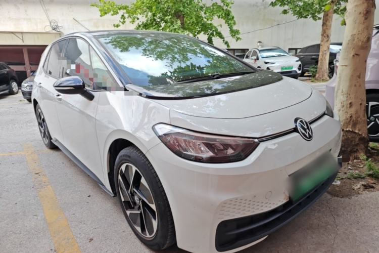Used Volkswagen ID.3 2024 Pure & Smart Edition Front Right 45 Deg