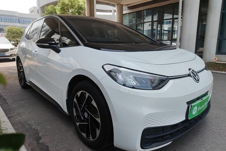 Used Volkswagen ID.3 2024 Pure & Smart Edition Front Right 45 Deg