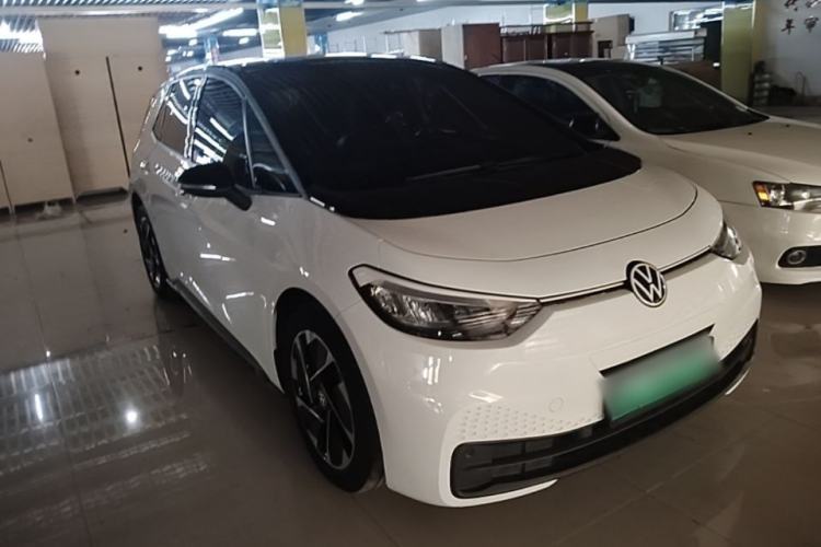 Used Volkswagen ID.3 2024 Outstanding Edition Front Right 45 Deg