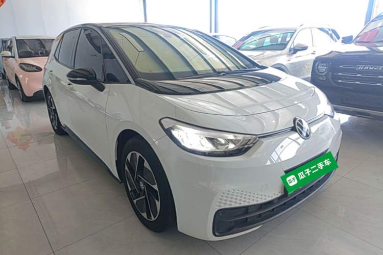 Used Volkswagen ID.3 2024 Outstanding Edition Front Right 45 Deg