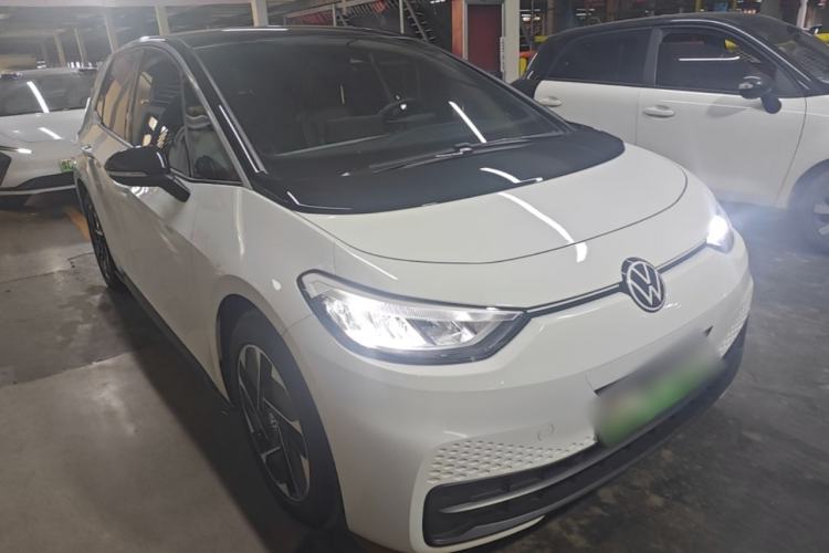 Used Volkswagen ID.3 2024 Outstanding Edition Front Right 45 Deg